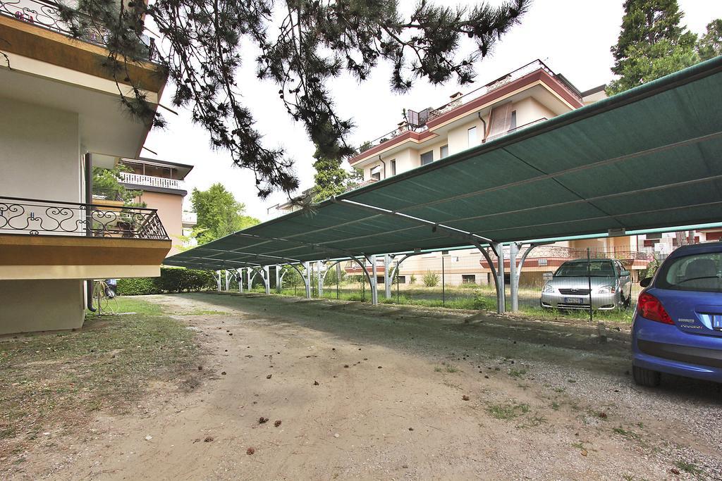 Ferienwohnung Residenza Ibsen Lignano Sabbiadoro Zimmer foto